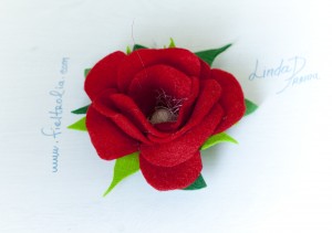 broche de fieltro: FLOR-ROJO
